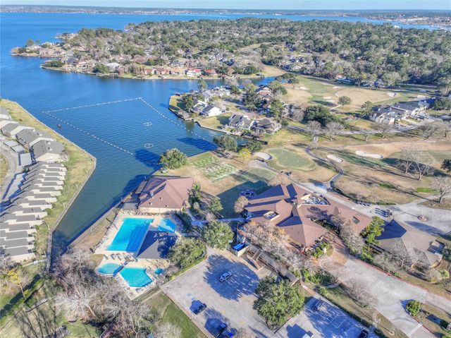 80 Summers Wind Street, Conroe, TX 77356