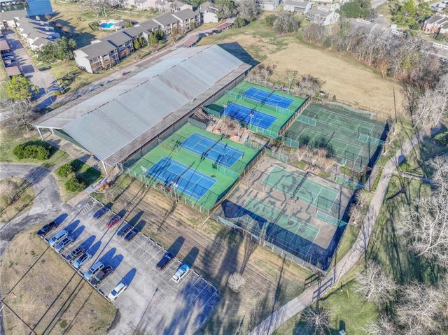 80 Summers Wind Street, Conroe, TX 77356