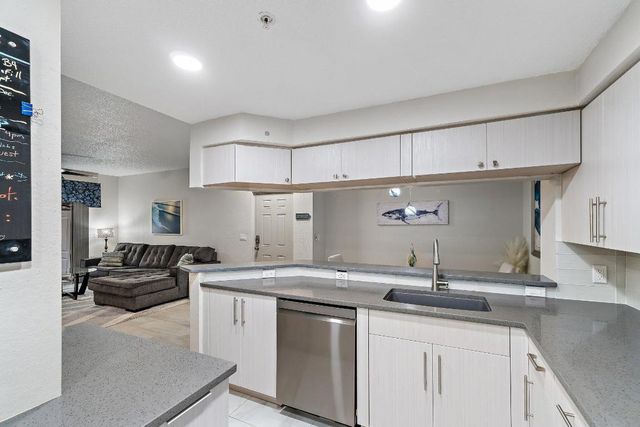 3021 Alcazar Place 103, Palm Beach Gardens, FL 33410