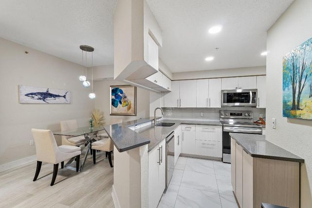 3021 Alcazar Place 103, Palm Beach Gardens, FL 33410