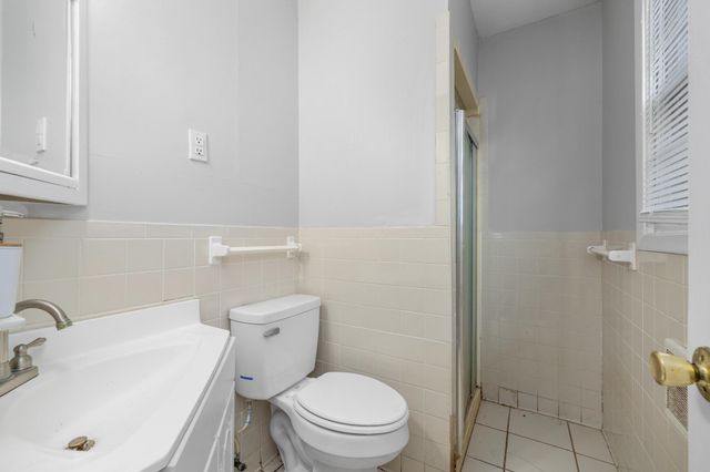 2009 E 52nd St, Wichita, KS 67216