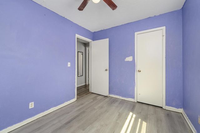 2009 E 52nd St, Wichita, KS 67216