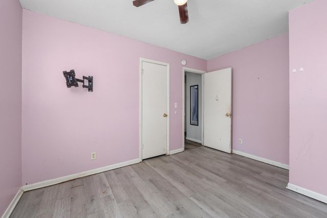 2009 E 52nd St, Wichita, KS 67216