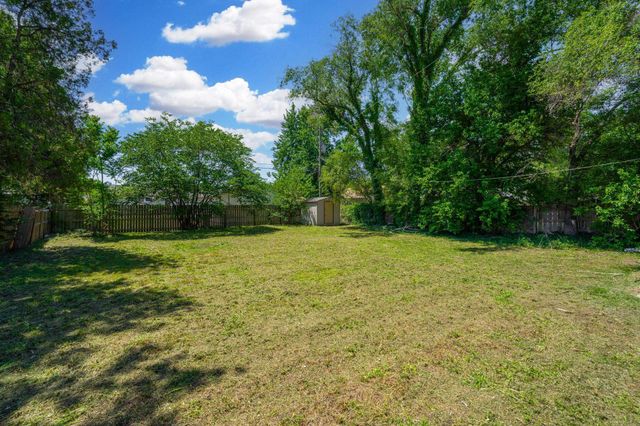 2009 E 52nd St, Wichita, KS 67216