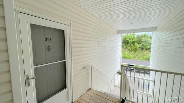 33 Kassebaum Lane 306, Unincorporated, MO 63129