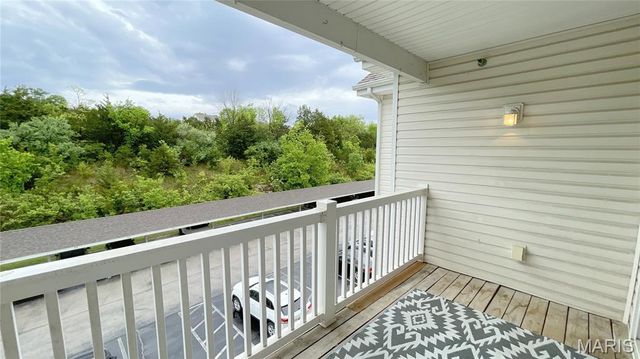 33 Kassebaum Lane 306, Unincorporated, MO 63129