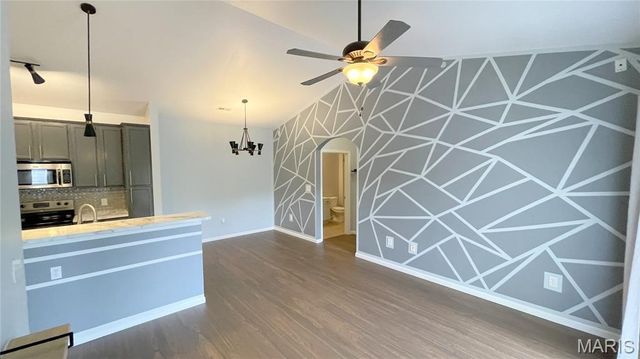 33 Kassebaum Lane 306, Unincorporated, MO 63129