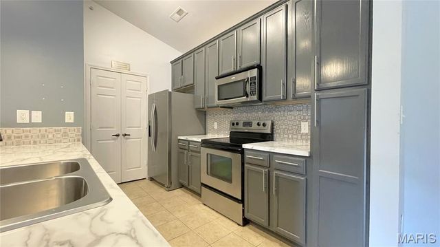 33 Kassebaum Lane 306, Unincorporated, MO 63129