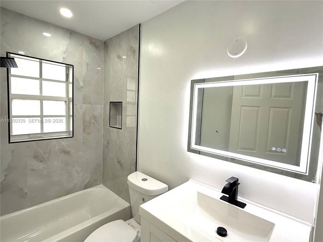 8989 NW 53rd St, Sunrise, FL 33351