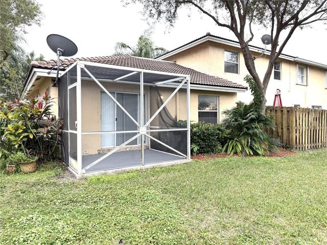 8989 NW 53rd St, Sunrise, FL 33351