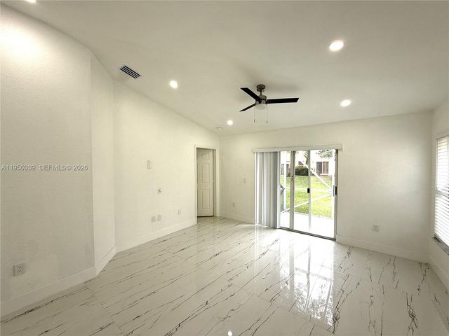 8989 NW 53rd St, Sunrise, FL 33351