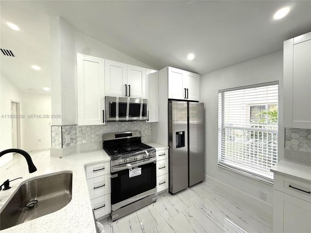 8989 NW 53rd St, Sunrise, FL 33351