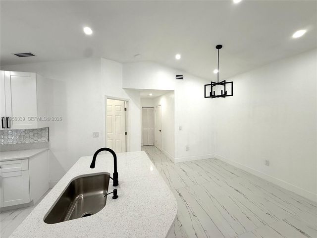 8989 NW 53rd St, Sunrise, FL 33351