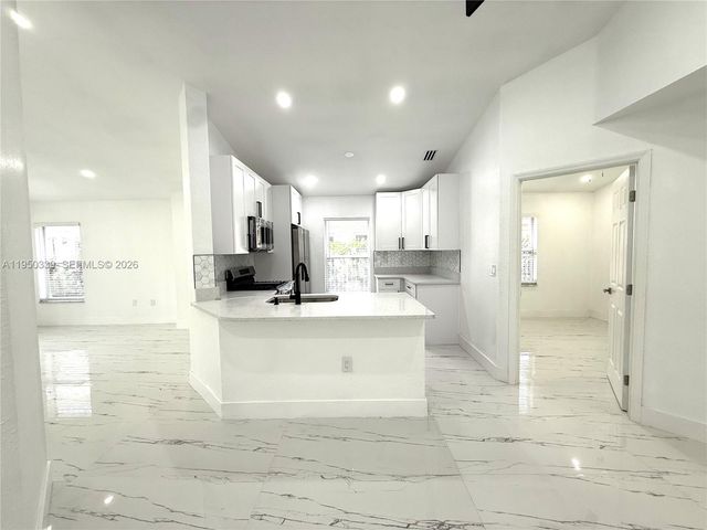 8989 NW 53rd St, Sunrise, FL 33351