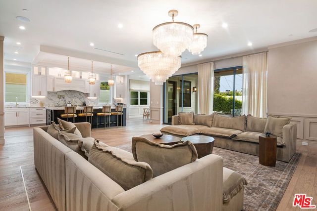 418 N Poinsettia Place, Los Angeles, CA 90036