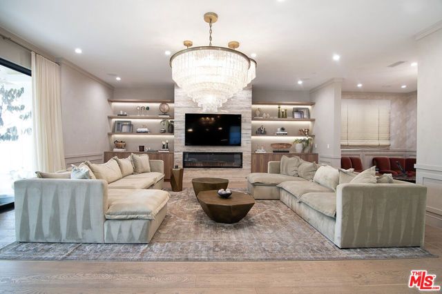 418 N Poinsettia Place, Los Angeles, CA 90036