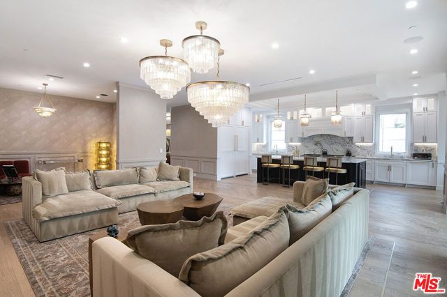 418 N Poinsettia Place, Los Angeles, CA 90036