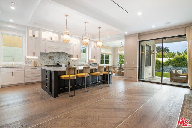 418 N Poinsettia Place, Los Angeles, CA 90036