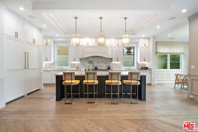 418 N Poinsettia Place, Los Angeles, CA 90036