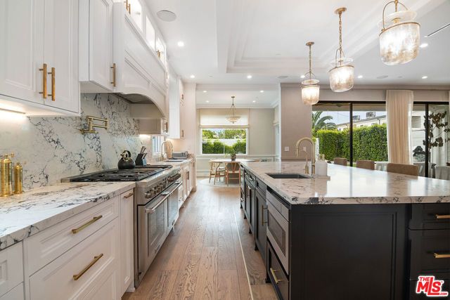 418 N Poinsettia Place, Los Angeles, CA 90036