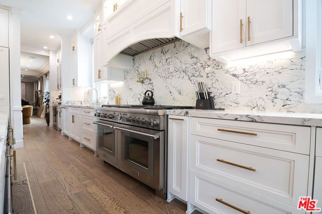 418 N Poinsettia Place, Los Angeles, CA 90036