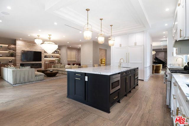 418 N Poinsettia Place, Los Angeles, CA 90036