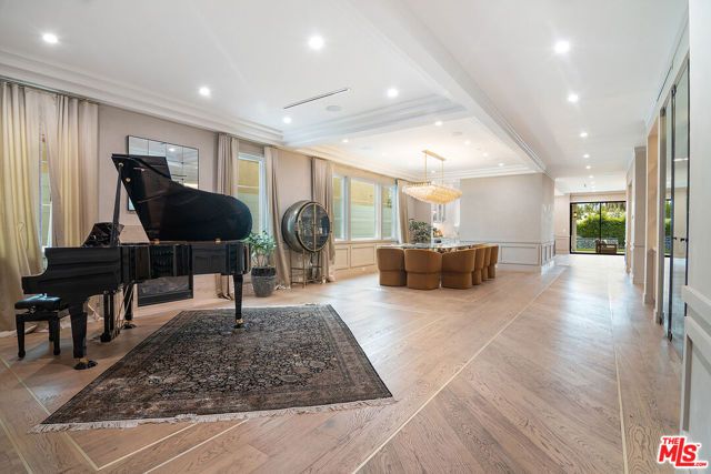 418 N Poinsettia Place, Los Angeles, CA 90036