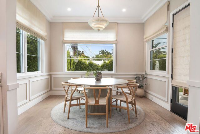418 N Poinsettia Place, Los Angeles, CA 90036