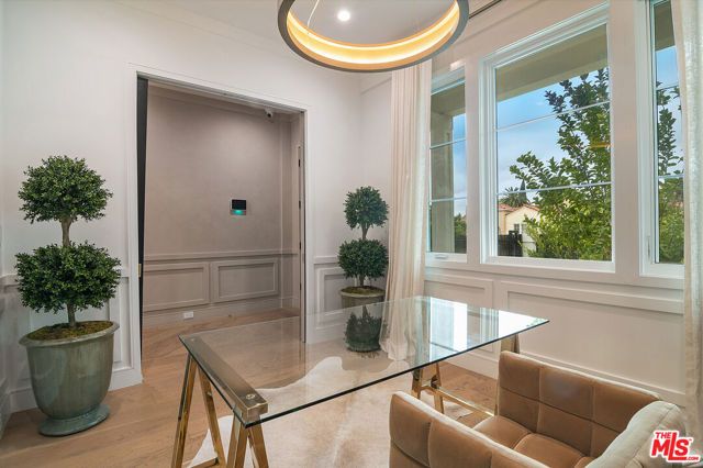 418 N Poinsettia Place, Los Angeles, CA 90036