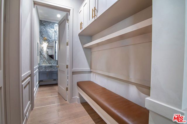 418 N Poinsettia Place, Los Angeles, CA 90036