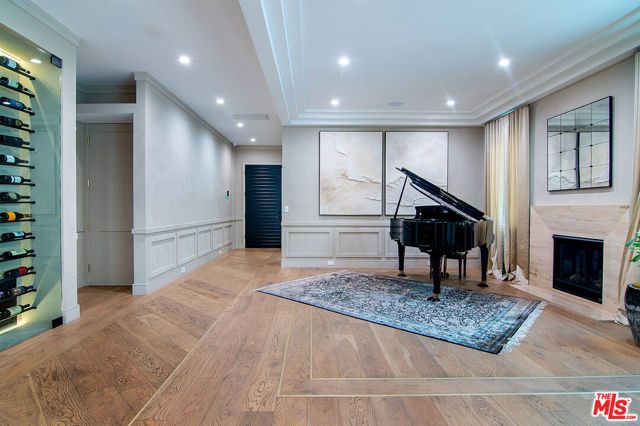 418 N Poinsettia Place, Los Angeles, CA 90036
