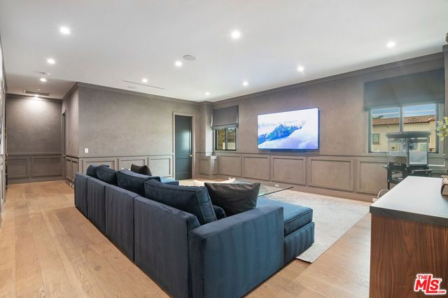 418 N Poinsettia Place, Los Angeles, CA 90036