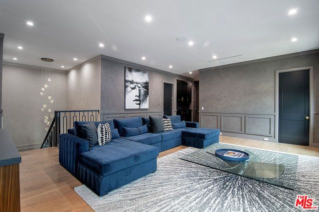 418 N Poinsettia Place, Los Angeles, CA 90036