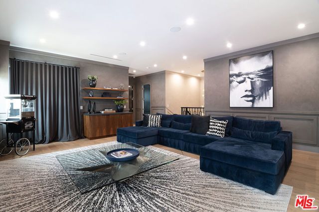 418 N Poinsettia Place, Los Angeles, CA 90036