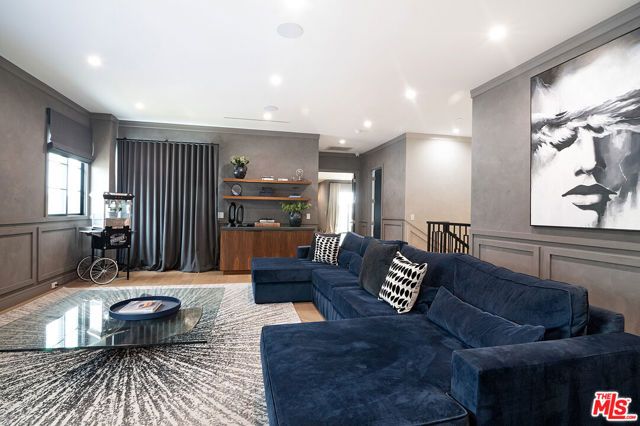 418 N Poinsettia Place, Los Angeles, CA 90036