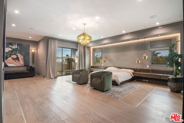 418 N Poinsettia Place, Los Angeles, CA 90036