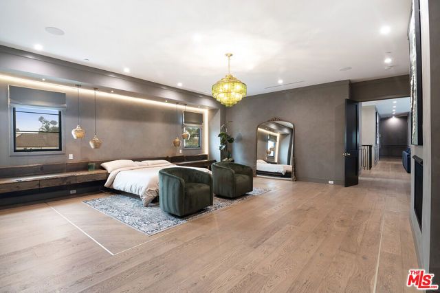418 N Poinsettia Place, Los Angeles, CA 90036