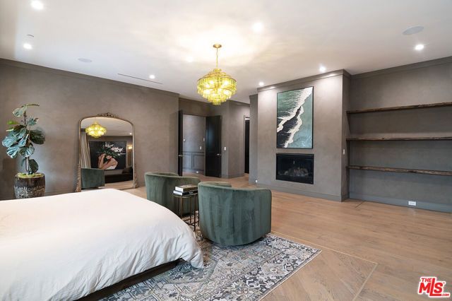 418 N Poinsettia Place, Los Angeles, CA 90036