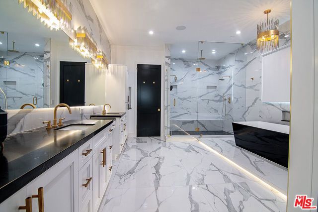 418 N Poinsettia Place, Los Angeles, CA 90036
