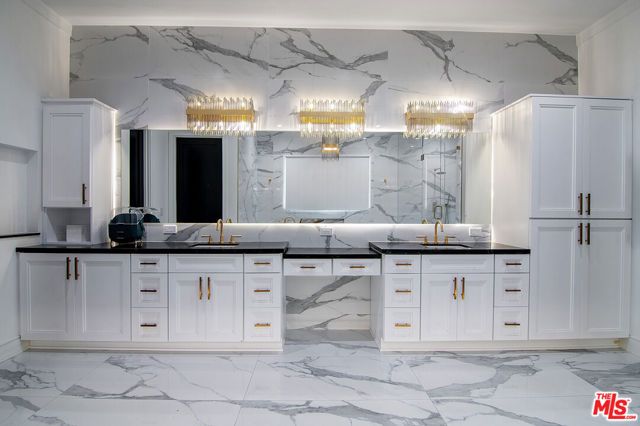 418 N Poinsettia Place, Los Angeles, CA 90036