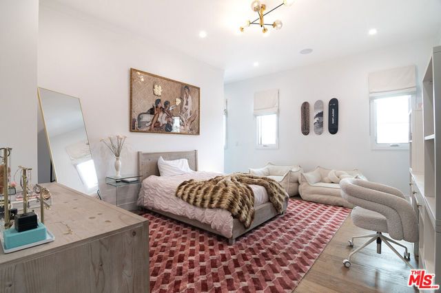 418 N Poinsettia Place, Los Angeles, CA 90036