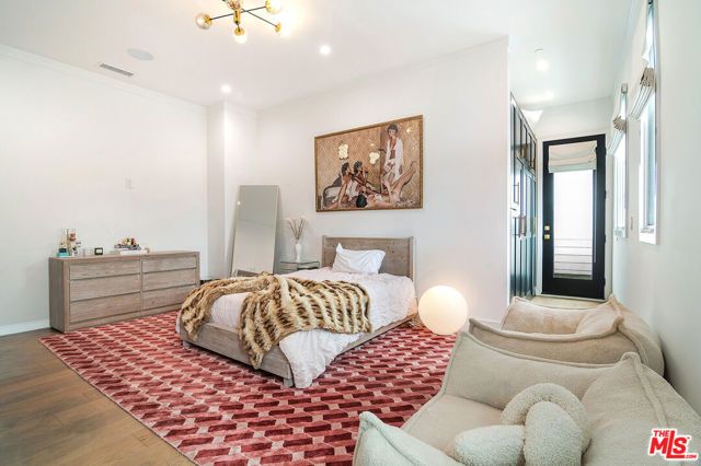 418 N Poinsettia Place, Los Angeles, CA 90036
