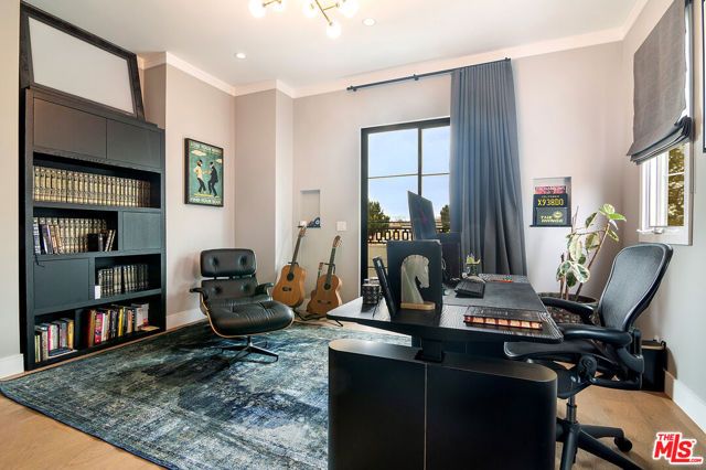 418 N Poinsettia Place, Los Angeles, CA 90036