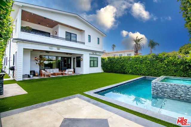 418 N Poinsettia Place, Los Angeles, CA 90036