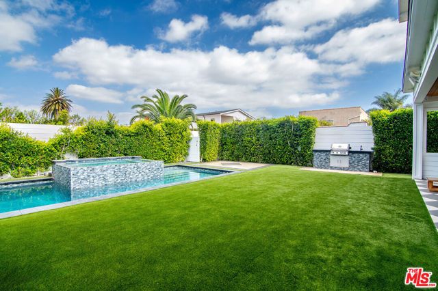 418 N Poinsettia Place, Los Angeles, CA 90036