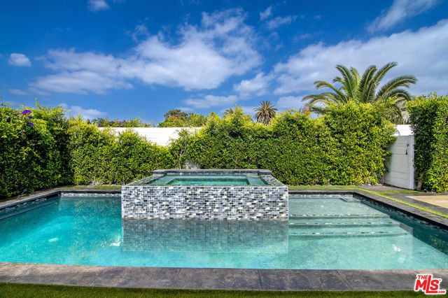 418 N Poinsettia Place, Los Angeles, CA 90036
