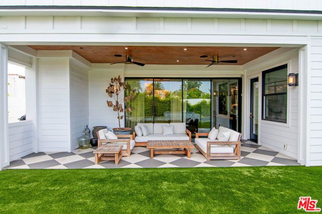 418 N Poinsettia Place, Los Angeles, CA 90036