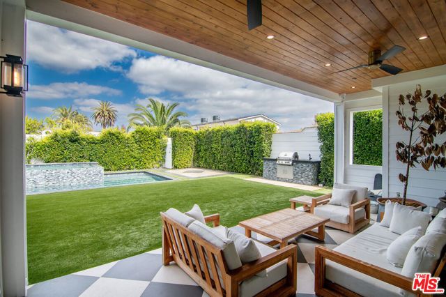 418 N Poinsettia Place, Los Angeles, CA 90036