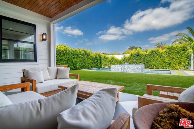 418 N Poinsettia Place, Los Angeles, CA 90036