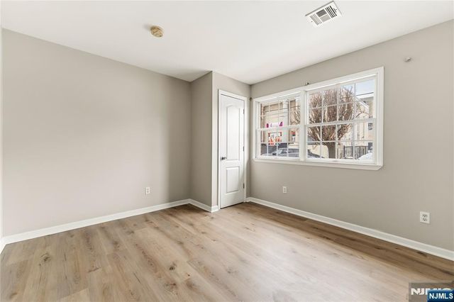 18 Kinney Street, Newark, NJ 07102